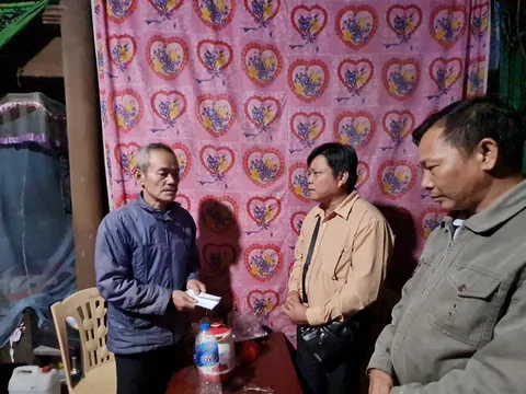 Quảng Bình: Trao 200 phần quà cho người dân khó khăn Lâm Hóa