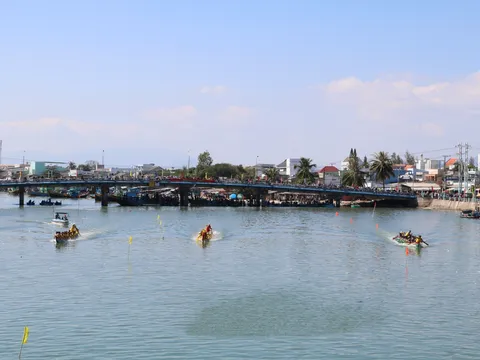 Sôi động Lễ hội đua thuyền TP Phan Thiết chào mừng Xuân Kỷ Hợi 2019