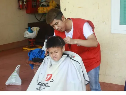 Hội Chữ thập đỏ Thanh Hóa tặng quà trung tâm bảo trợ số 2