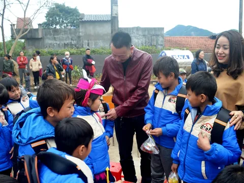 Otofun Quảng Ninh tặng quà học sinh  huyện Ba Chẽ