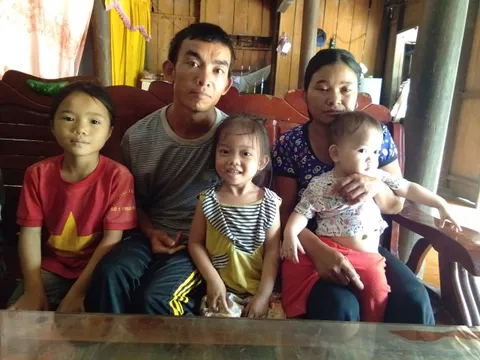 Xót xa gia cảnh của đôi vợ chồng nghèo nhiễm chất độc da cam