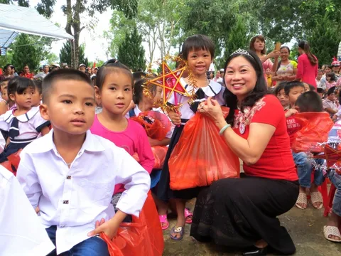 Hội CTĐ tỉnh Thanh Hóa tổ chức vui Tết Trung thu cho 620 học sinh