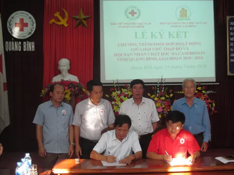 Quảng Bình: Hội Chữ thập đỏ và Hội Nạn nhân chất độc da cam/dioxin tỉnh ký kết chương trình phối hợp