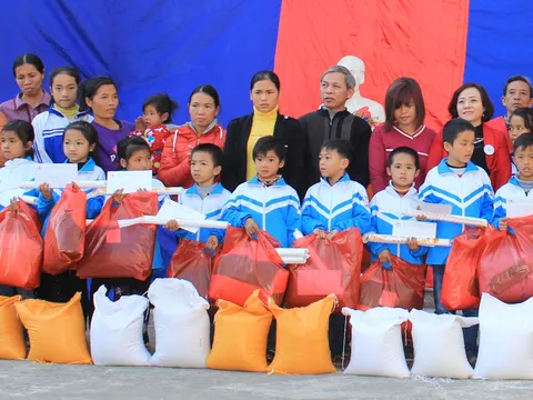 Ninh Bình: “Tết vì bạn nghèo” với những học sinh có hoàn cảnh khó khăn