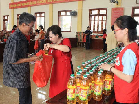 200 hộ gia đình nghèo tham gia phiên “Chợ nhân đạo”