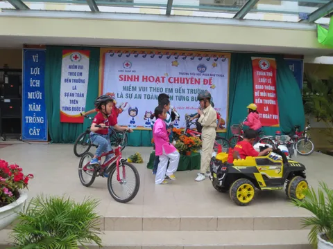 Lâm Đồng: Hội Chữ thập đỏ tỉnh tổ chức tuyên truyền luật an toàn giao thông