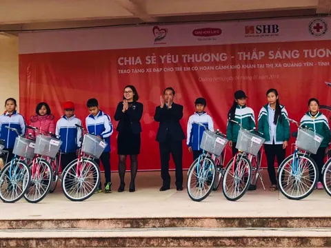 Tặng 330 xe đạp cho học sinh vượt khó