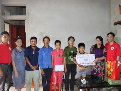 Ninh Bình: Trao tặng quà cho các gia đình có hoàn cảnh khó khăn