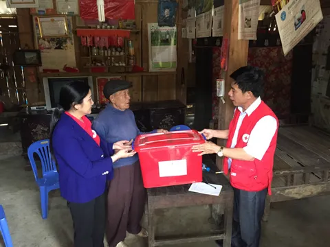 Hỗ trợ các hộ dân bị thiệt hại do dông lốc, mưa đá