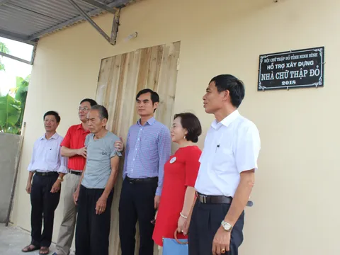 Ninh Bình: Bàn giao nhà chữ thập đỏ cho hộ nghèo