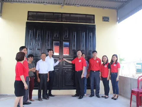 Ninh Bình bàn giao nhà chữ thập đỏ cho hộ nghèo
