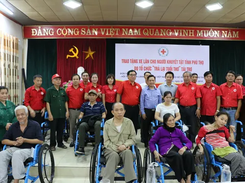 Mang xe lăn hi vọng đến với người khuyết tật