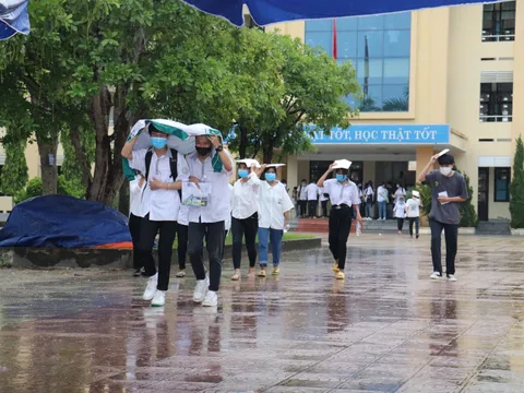 Quảng Bình: Đình chỉ nữ thí sinh ‘tuồn’ đề thi THPT quốc gia nhờ giải hộ