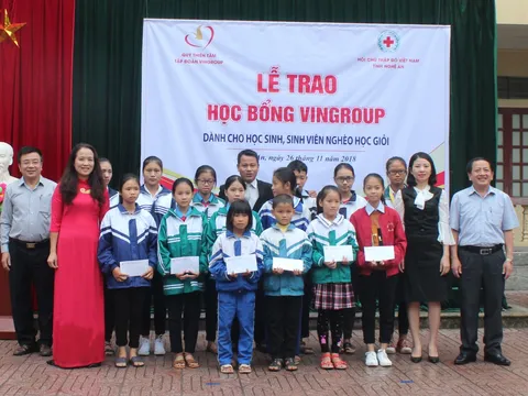 Trao học bổng VinGroup cho học sinh tại Nghệ An