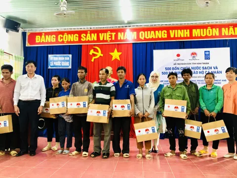 500 hộ nghèo ở Ninh Thuận nhận hỗ trợ để phòng chống Covid-19