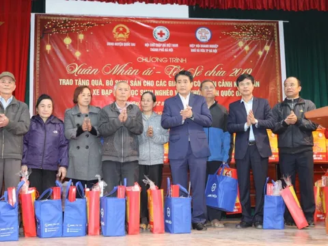 Chủ tịch UBND Hà Nội trao quà Tết tại huyện Quốc Oai