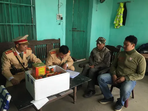 Bắt giữ xe khách chở pháo tại Thanh Hóa