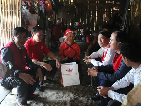 Hội Chữ thập đỏ Hà Tĩnh ủng hộ người dân khắc phục hậu quả thiên tai