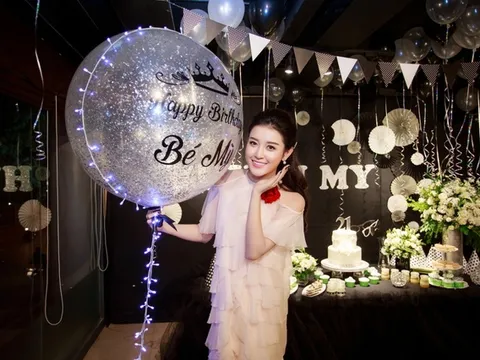 Á hậu Huyền My: "21 tuổi tôi lớn dần trong vòng tay gia đình"