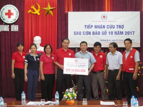 T.Ư Hội Chữ thập đỏ Việt Nam thăm và hỗ trợ người dân bị thiệt hại bão số 10 tại Quảng Bình