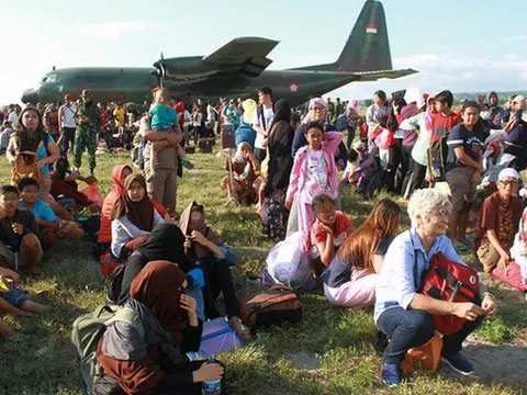 Hoạt động cứu trợ quốc tế đang diễn ra hết sức khẩn trương tại Indonesia