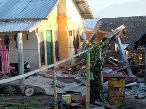 Động đất ở Indonesia, ít nhất 12 người tử vong