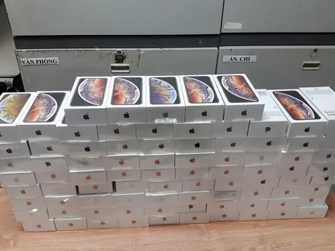 Bắt lô hàng iPhone XS trị giá 6,5 tỷ nhập lậu qua đường hàng không