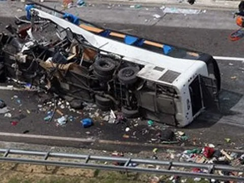 Xe buýt bị lật tại Iran, ít nhất 45 người thương vong