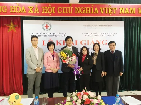 Đào tạo, bồi dưỡng kiến thức, kỹ năng chăm sóc người cao tuổi