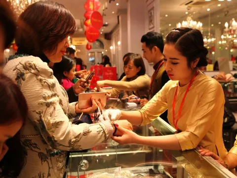 Giá vàng tăng liên tiếp, cán ngưỡng 37 triệu/lượng