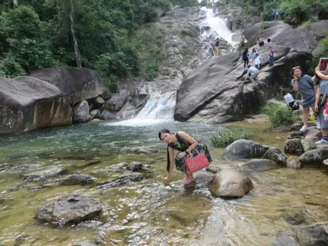 Khám phá vẻ đẹp thác Ma Hao - bản Năng Cát