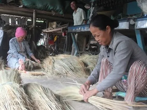 Kiếm tiền tỷ từ chổi đót