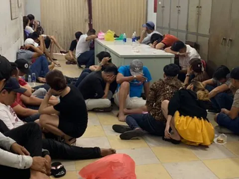 Nhiều vũ trường, quán bar ở Sài Gòn hỗn loạn khi cảnh sát đột kích