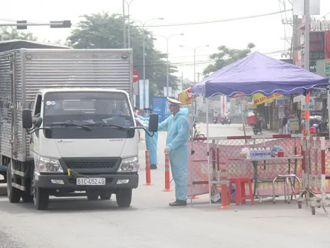 Ưu tiên tiêm vaccine cho lái xe vận tải để chống ùn tắc