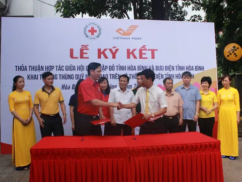 Khai trương 11 thùng quỹ nhân đạo tại Hòa Bình