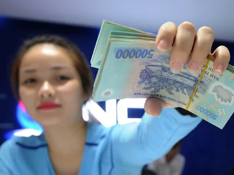 Lãi suất tăng dồn dập: Nỗi lo lớn dần, nguy cơ khó tránh