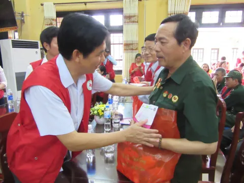 Hơn 200 suất quà đến với thương bệnh binh tỉnh Hà Nam