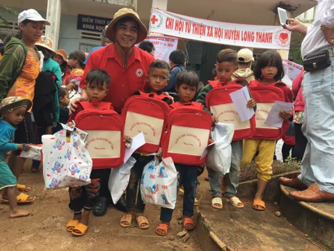 Chung tay chăm lo học sinh nghèo trước thềm năm học mới