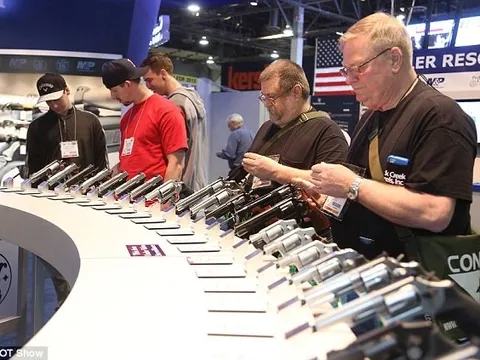 Las Vegas triển lãm súng lớn nhất thế giới sau vụ thảm sát kinh hoàng