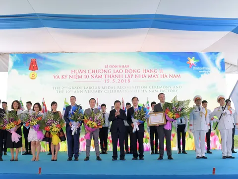 FrieslandCampina đón nhận Huân chương Lao động hạng Nhì