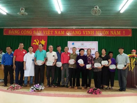 Khám bệnh, cấp thuốc miễn phí hưởng ứng 'Tháng nhân đạo 2019'