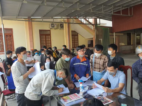 Hải Phòng: Người dân đổ xô đi xin giấy xác nhận ra, vào thành phố