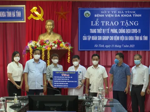 Sun Group trao tặng Hà Tĩnh và Hưng Yên nhiều trang thiết bị y tế hiện đại hỗ trợ điều trị Covid-19