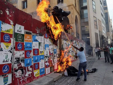 Li Băng rơi vào khủng hoảng toàn diện sau vụ nổ tại cảng Beirut