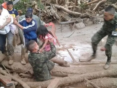 Lở đất tàn phá Colombia, 254 người chết: Hàng trăm người vẫn mất tích