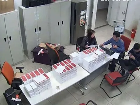 Lô hàng iPhone 7 plus nhập lậu cực khủng bị phát hiện ở Nội Bài