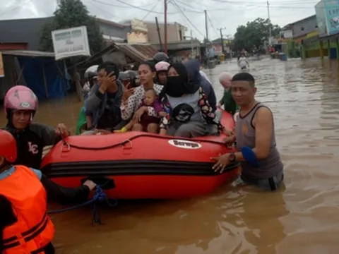 Lũ quét ở Indonesia làm ít nhất 59 người chết, hàng nghìn người phải sơ tán