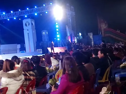 Lý do ca sĩ hội chợ không được hát ở các chương trình lớn?