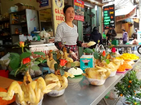 Mâm cỗ cúng ông Táo 6 triệu, chị em công sở đổ xô đi đặt