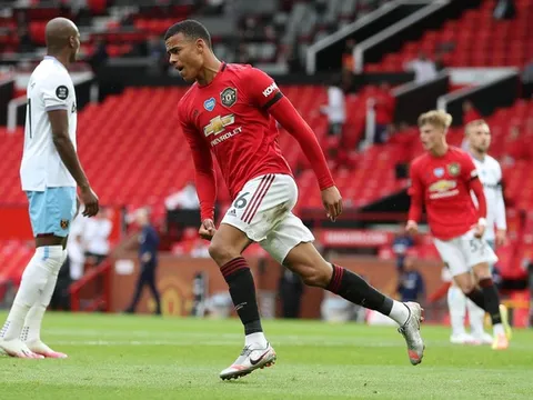 Sao trẻ Greenwood lập công đưa M.U lọt top 3